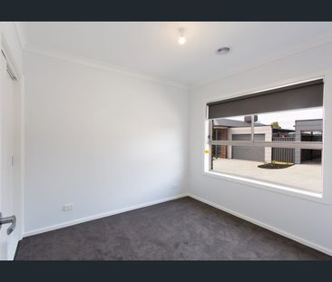 LOW MAINTENANCE UNIT IN SEBASTOPOL - Photo 2