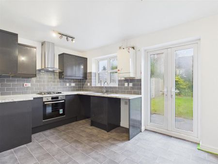 3 bedroom end of terrace house to rent - Photo 5