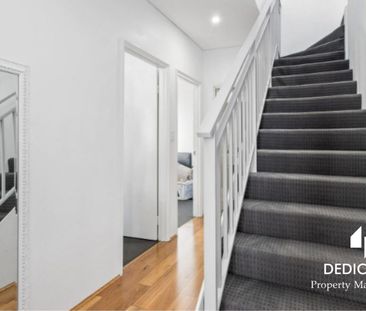 Stunning Modern Living - Photo 1