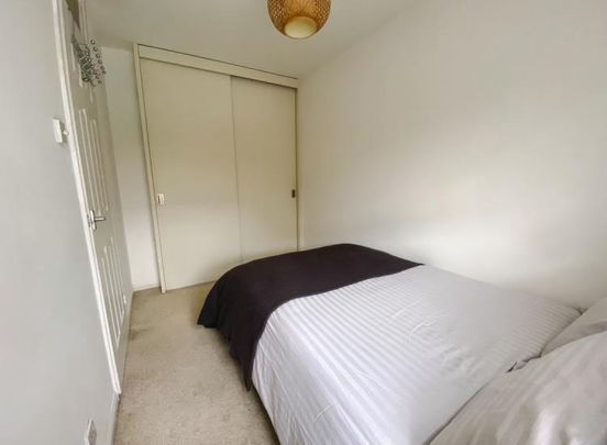 Peaceful double room with garden view Canary wharf. - Photo 1