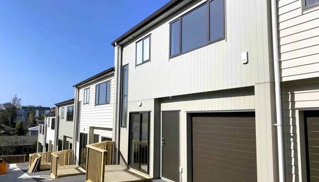 Sun-Filled Home in the Heart of Howick - Photo 1