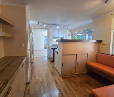 GREAT LOCATION SPACIOUS FAMILY HOME - Photo 3