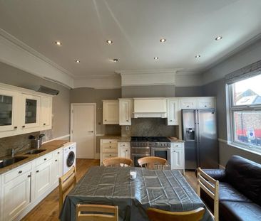 Room in a Shared House, High Road, NW10 - Photo 1