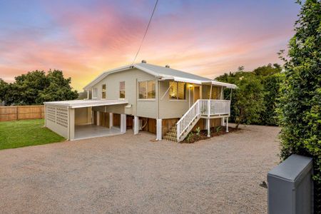 Bright and Charming Home - Photo 4