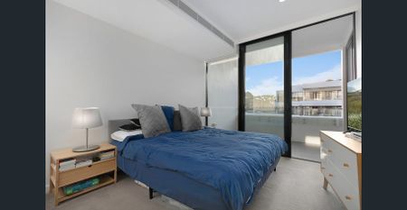 Spacious Boutique apartment with a Study/Storage - Photo 3