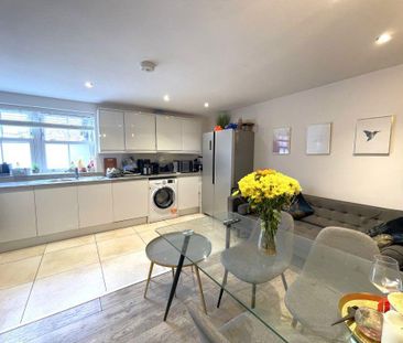 1 bedroom in a house share to rent - Photo 2