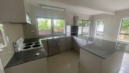 LARGE FAMILY HOME - Photo 3