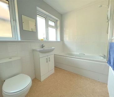 3 bedroom flat to rent - Photo 6