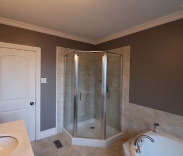 For Lease - 130 Mayfield Drive, Oakville, Ontario - Photo 6