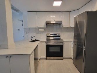 For Lease - 129 Walmer Road Unit# 4 Loft, Toronto, Ontario - Photo 4