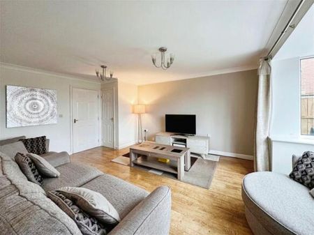 4 bedroom semi-detached house to rent - Photo 2