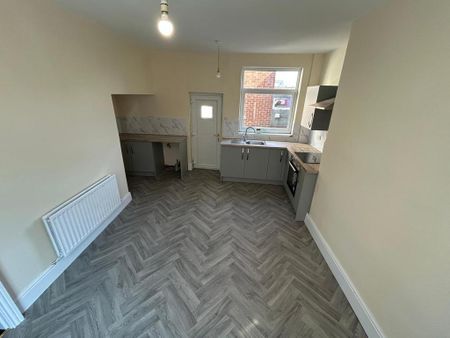 2 bedroom end of terrace house to rent - Photo 5