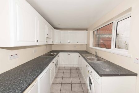 30 Iveagh Parade, Belfast, BT12 6AZ - Photo 4