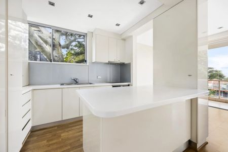 Relaxed Coastal Living On The Edge Of Bronte Village - Photo 2