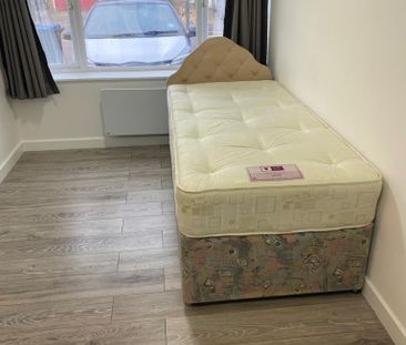 Studio to rent - Photo 3