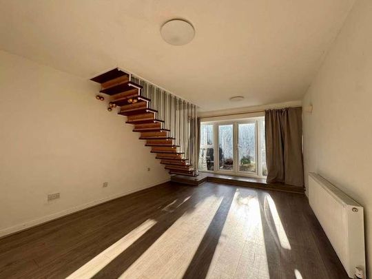 Karen Terrace, Leytonstone, E11 - Photo 1