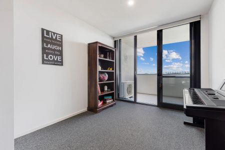 18th Floor with Spectacular Views - Photo 3