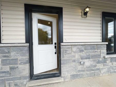 For Lease - 13 VALLEY Road Unit# 2-UPPER LEVEL, St. Catharines, Ontario - Photo 3