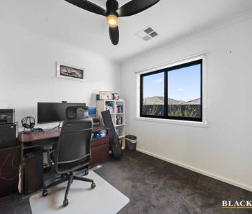 Spacious & Solar-Powered Home - Photo 5