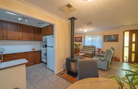 Ray White Forbes - (02) 68511411 - Photo 2