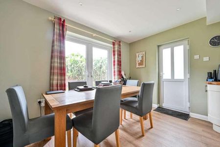 Summersbury Drive, Shalford, GU4 - Photo 5