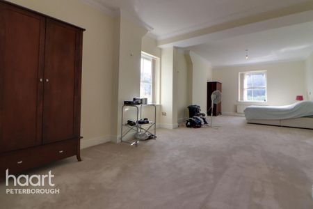 5 bedroom detached house to rent - Photo 4