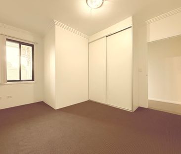 "Spacious 2 Bedroom Apartment, In Ideal Location" - Photo 3