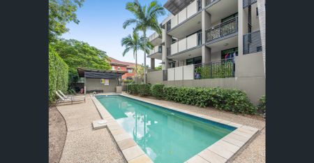 2-bed 2-bath 2-car overlooking Newstead Park - Photo 4