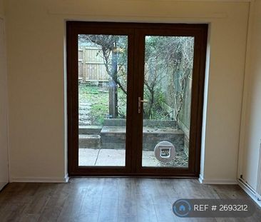 3 bedroom terraced house to rent - Photo 3