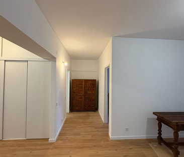 Apartamento T1 totalmente remodelado com vista de mar no centro de ... - Photo 2