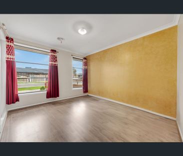 Beautiful Family Home in Mickleham - Photo 4