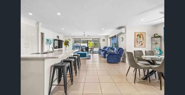 Burnside’s Best - An Entertainer's Delight! - Photo 1