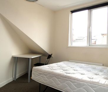 3 bedroom terraced house to rent - Photo 6