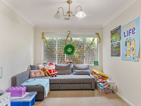 Spacious Four-Bedroom Federation Home in Prime West Albury Location - Photo 2