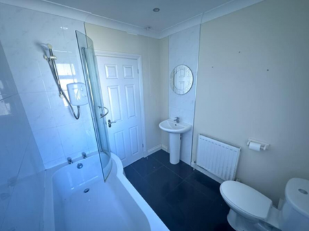 Llwynhendy Road, Llanelli, SA14 - Photo 3