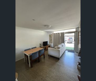 4/39 Ventura Road, Mermaid Beach, Qld 4218 - Photo 2