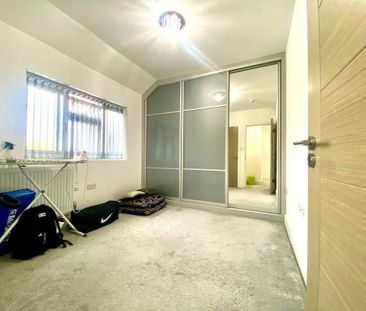 5 bedroom semi-detached house to rent - Photo 4