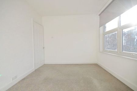 3 bedroom House To Let - Photo 5