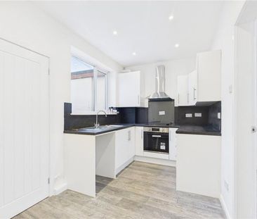 3 bedroom end of terrace house to rent - Photo 5