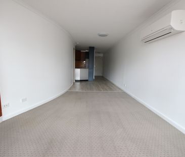 Fabulous Manuka Apartment - Perfect Location - Photo 3