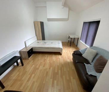 1 bedroom in a house share to rent - Photo 1