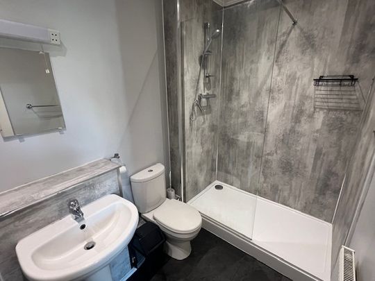 4 Bed Flat, Nicolson Street, EH8 - Photo 1