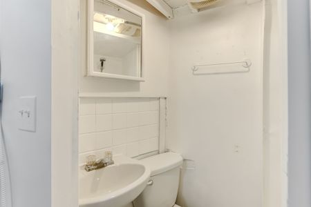 For Lease - 3042 Dundas Street Unit# BACK, Toronto, Ontario - Photo 2