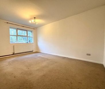 Chesford Grove, Stratford-upon-Avon, CV37 - Photo 1