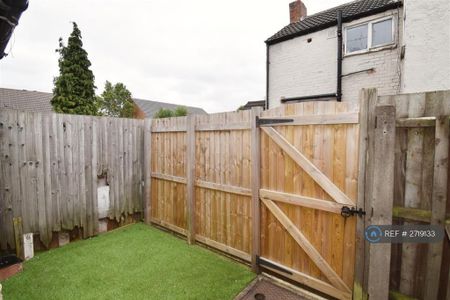2 bedroom terraced house to rent - Photo 2