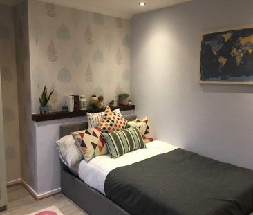 4 bedroom semi-detached house to rent - Photo 4