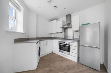 Flat to rent - Wells View Drive, Bromley, BR2 - Photo 4