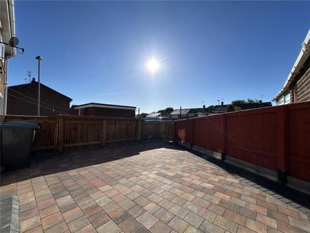 2 bedroom semi-detached house to rent - Photo 5