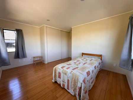 A Peaceful Family Haven Full of Warmth and Character - Photo 4