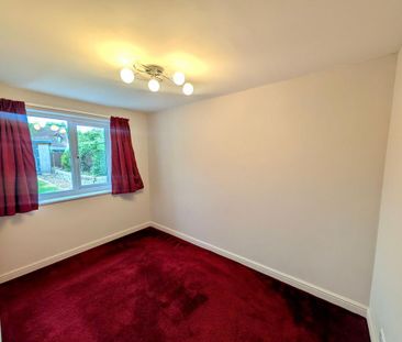 4 bedroom semi-detached bungalow to rent - Photo 3